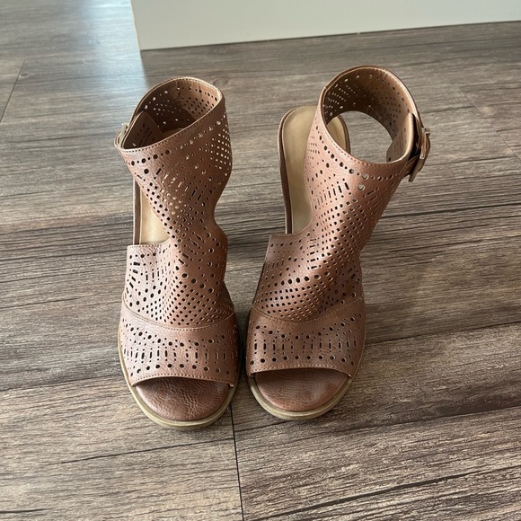 Call It Spring | Brown Heel - Picture 6 of 6